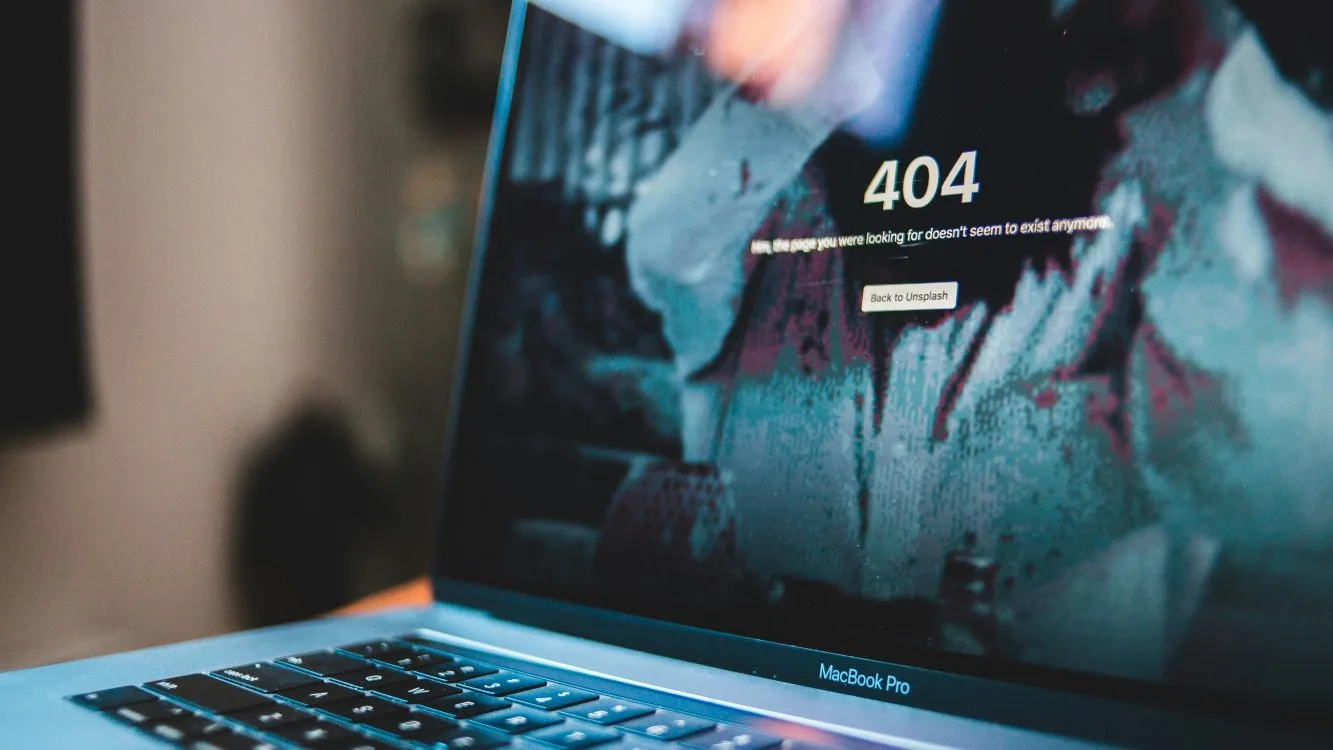 Tela de notebook mostra página com erro 404
